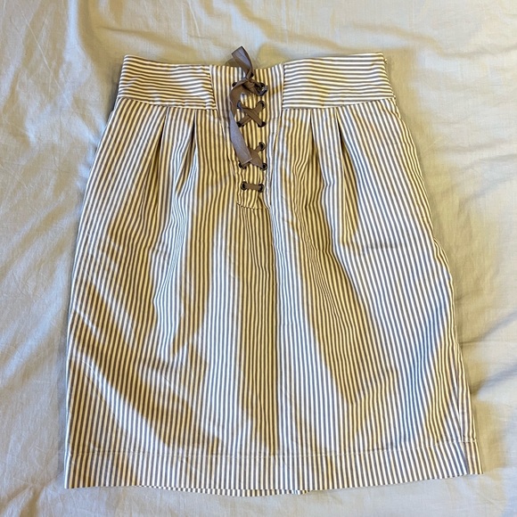 French Connection Dresses & Skirts - French connection White and grey lining high waist skirt